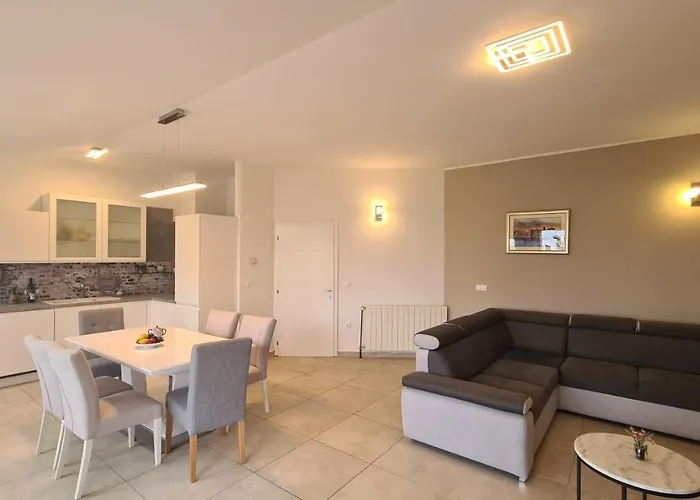 Appartement Maestral 1 *