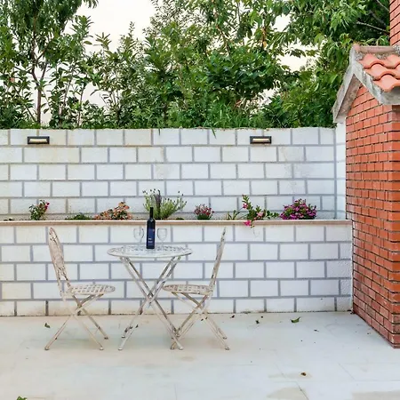 Apartman Maestral 1 شقة